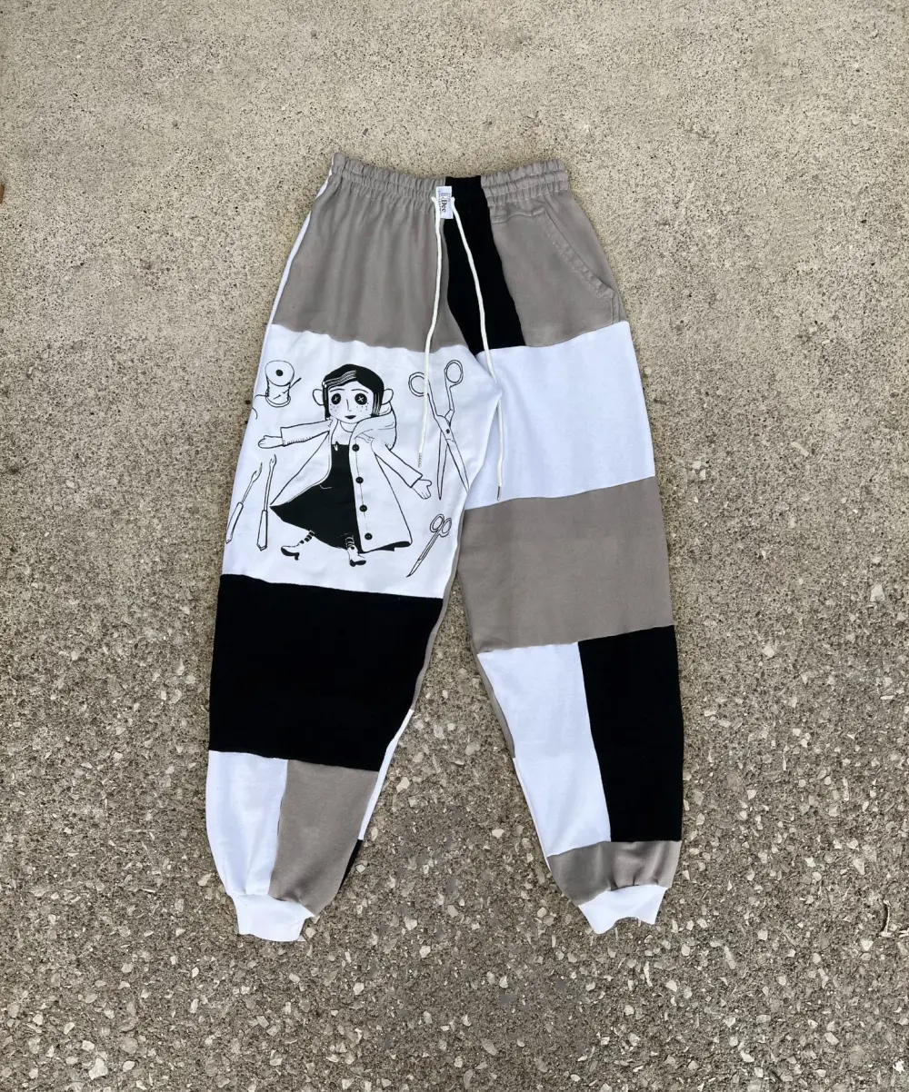 Grey sweatpants how perfect and cozy piece for your Halloween day