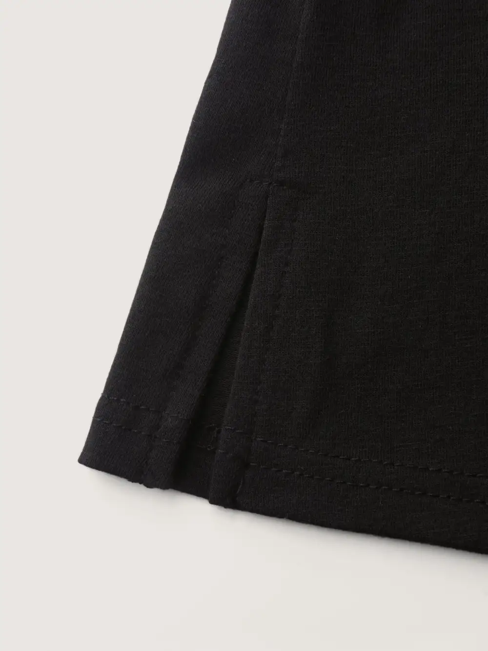 Stretchy Heart Embroidered V-Neck Knit T-Shirt