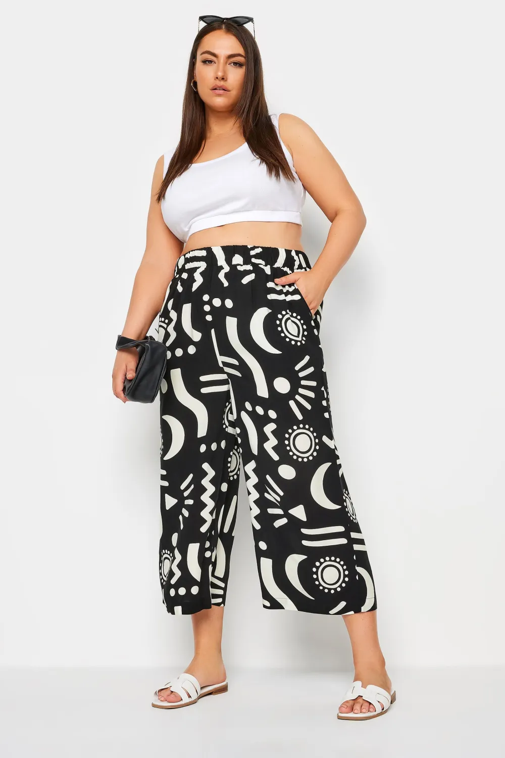 YOURS Curve Green Leaf Print Cropped Trousers