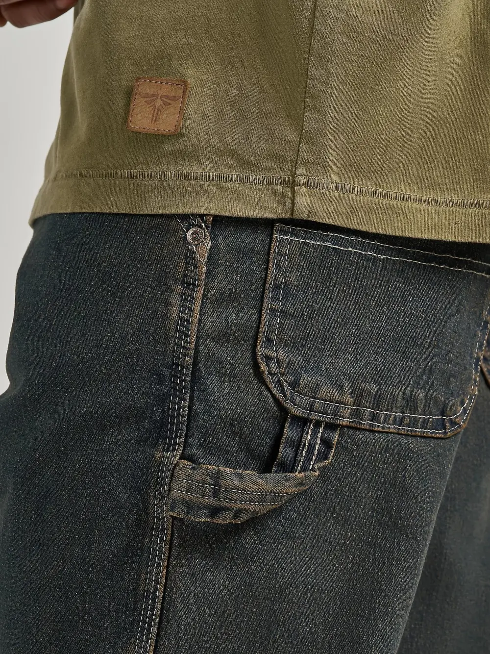 WRANGLER X THE LAST OF US CARPENTER JEAN IN DARK VINTAGE