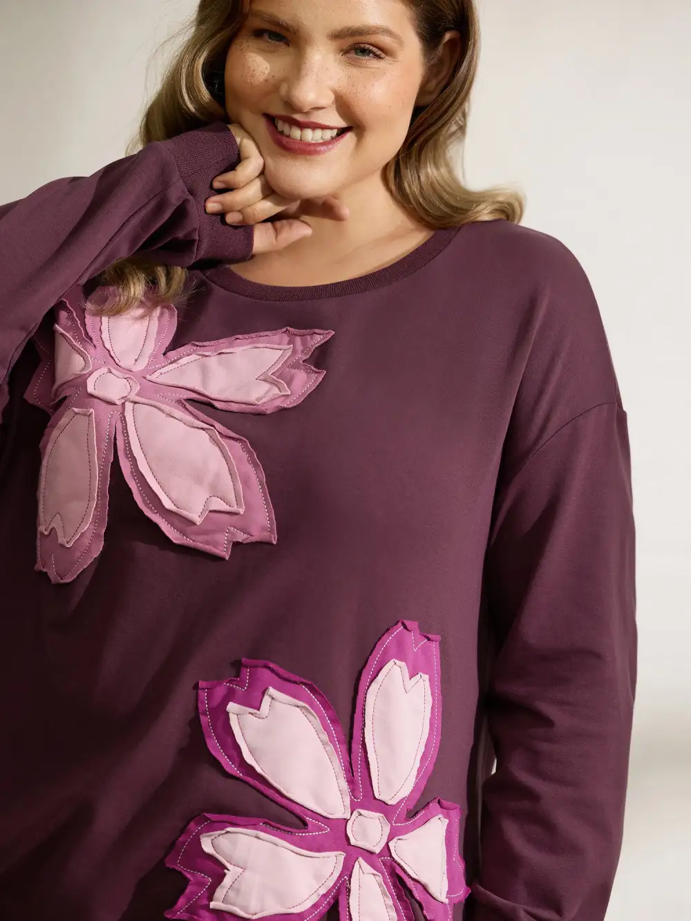 Floral Applique Embroidered Round Neck Sweatshirt