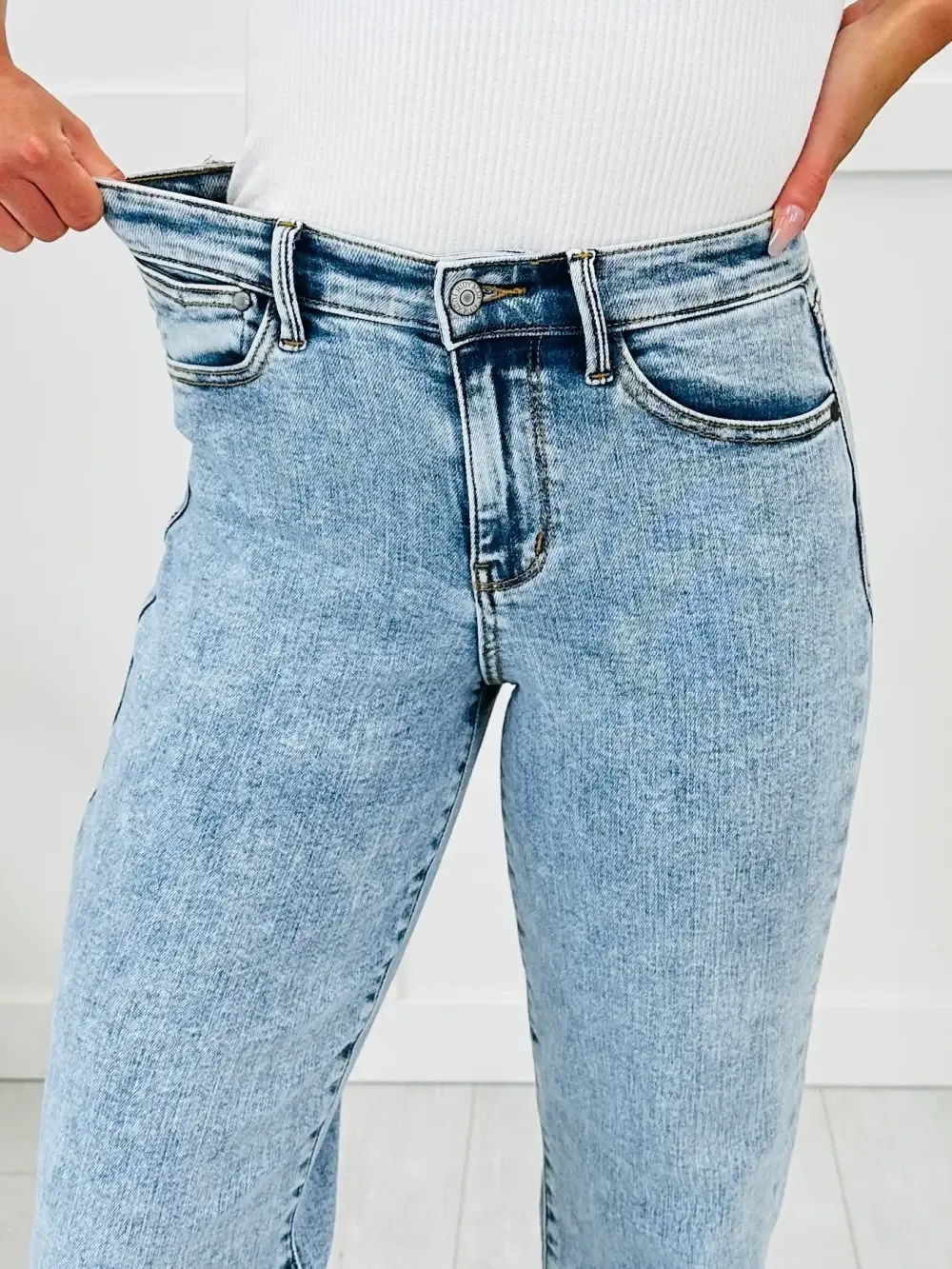 Judy Blue Caught Feelings Straight Fit Jeans