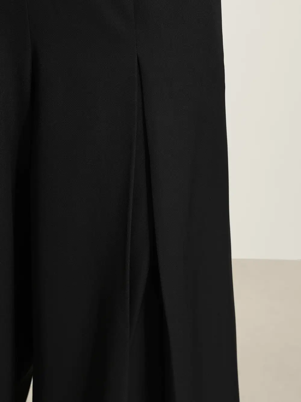 Plain Pleated Details Wide-Leg Pants