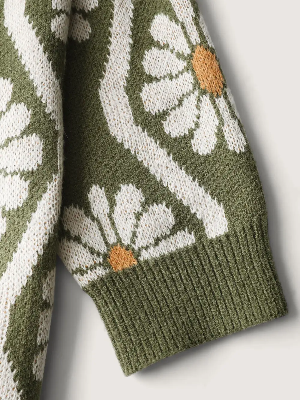 Floral Pattern Jacquard Arc Hem Knit Cardigan