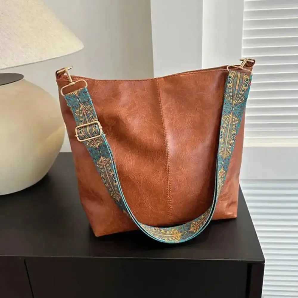 MONIKA'S BAGS - Shoulder Bag with Decor - My Favourite