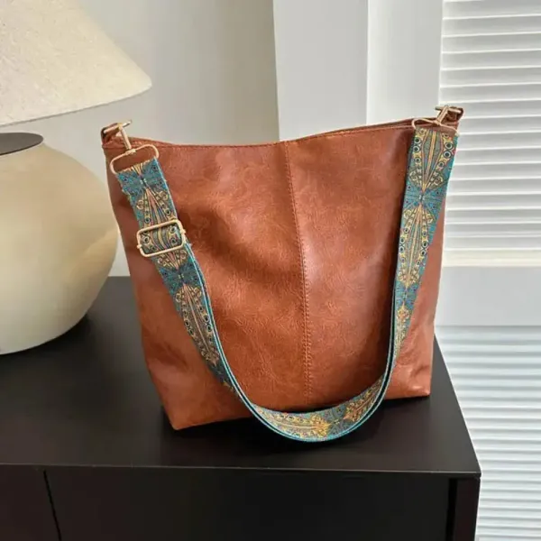 MONIKA'S BAGS - Shoulder Bag with Decor - My Favourite