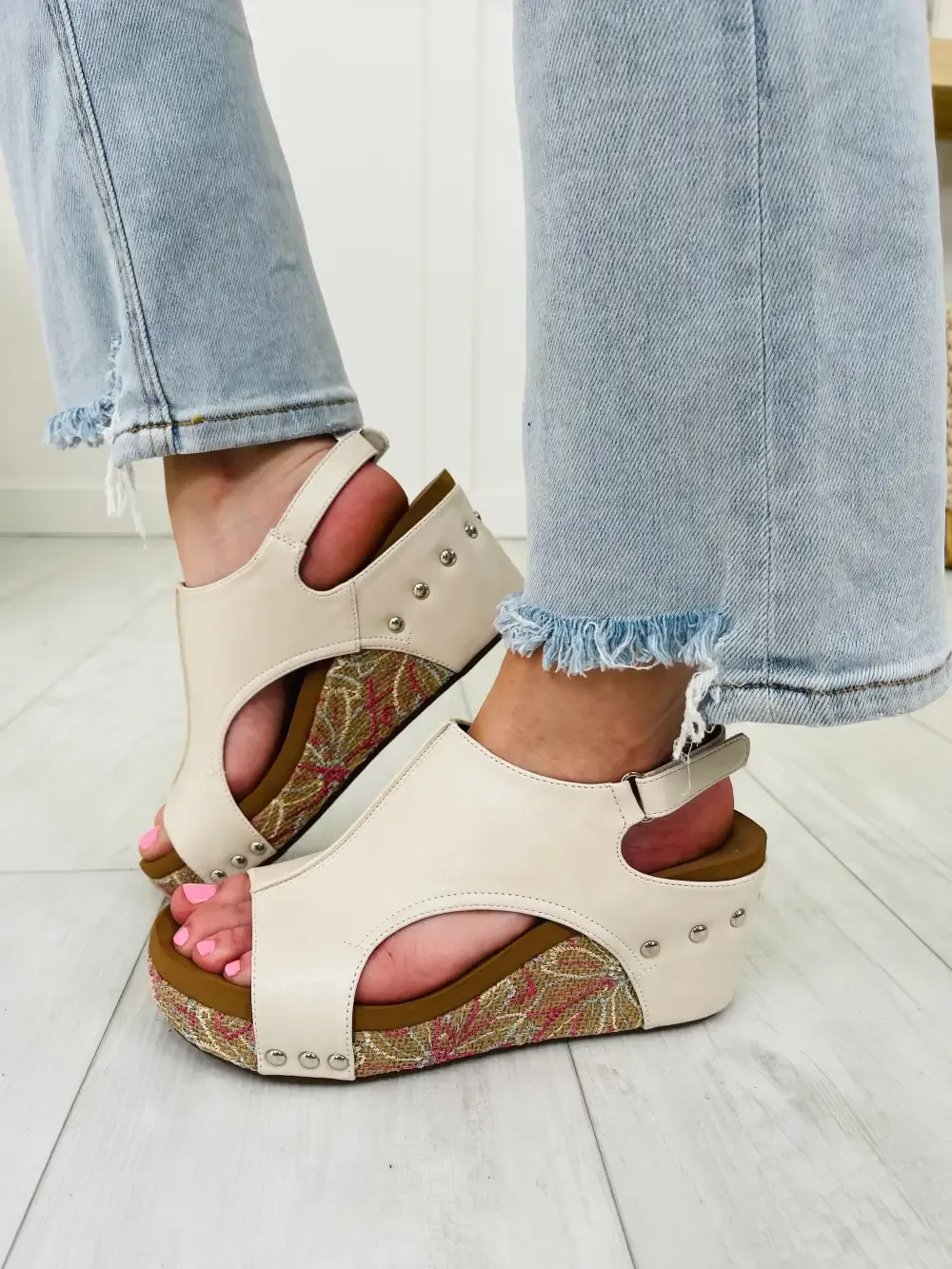 Hibiscus Heights Wedges In White