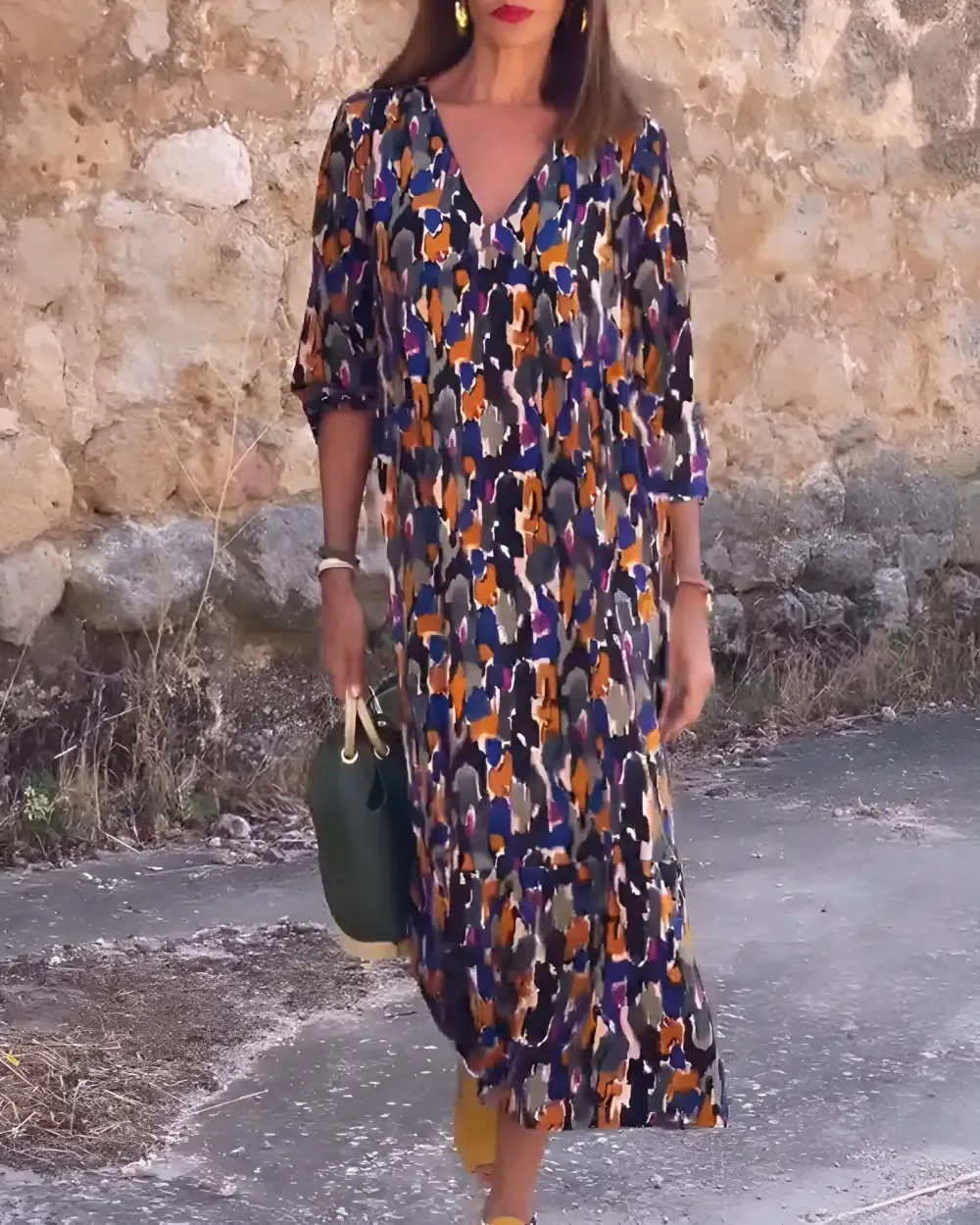 Nathalie | Dress with V-Neck in Retro Print