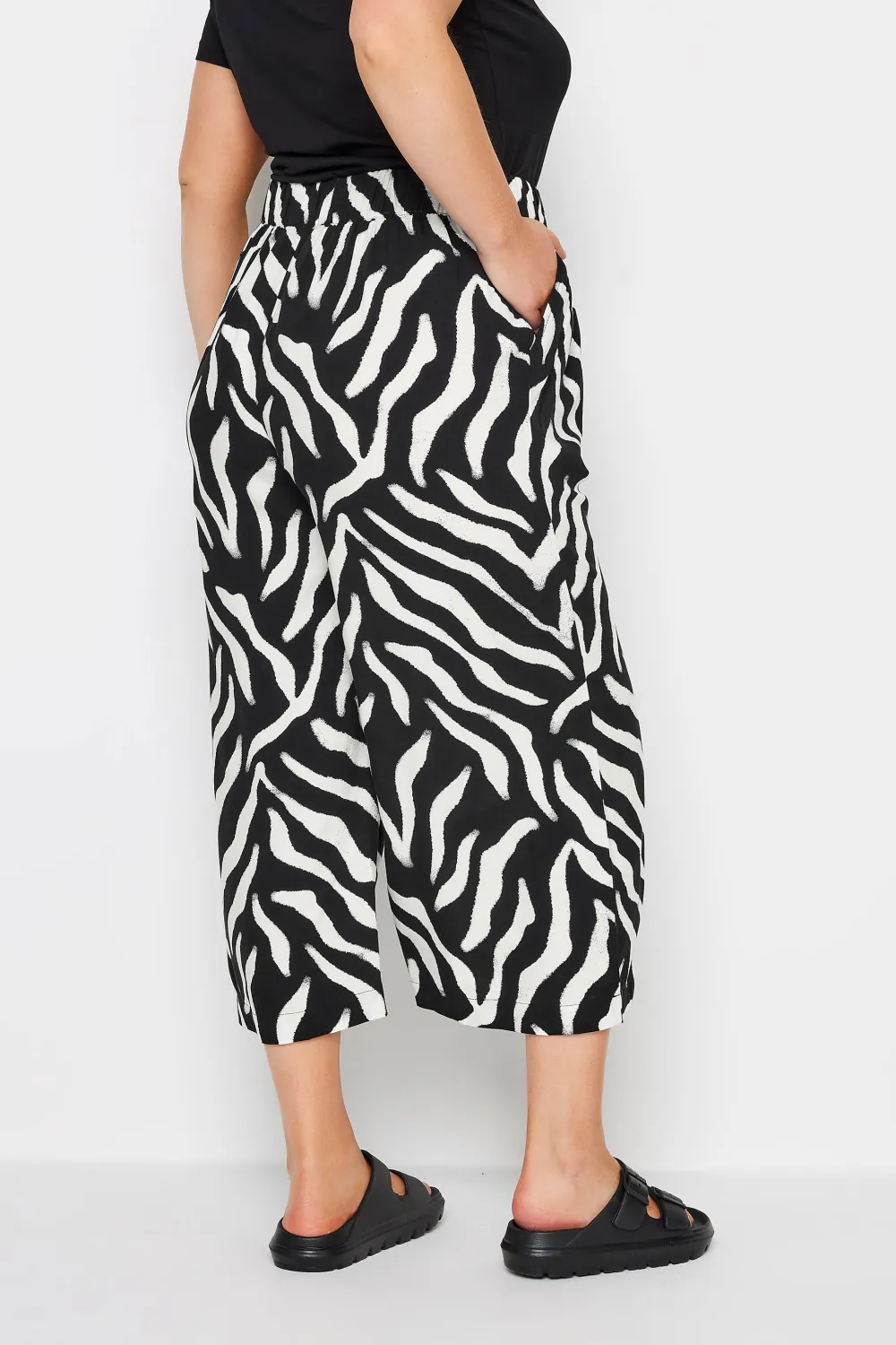 YOURS Curve Green Leaf Print Cropped Trousers