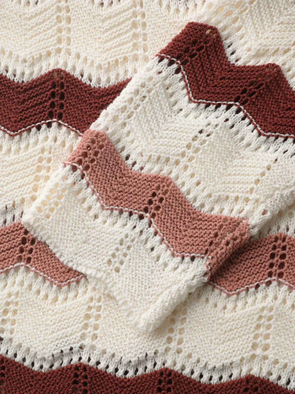 Wavy Textured Stripes Cut-Out Lightweight Pullover