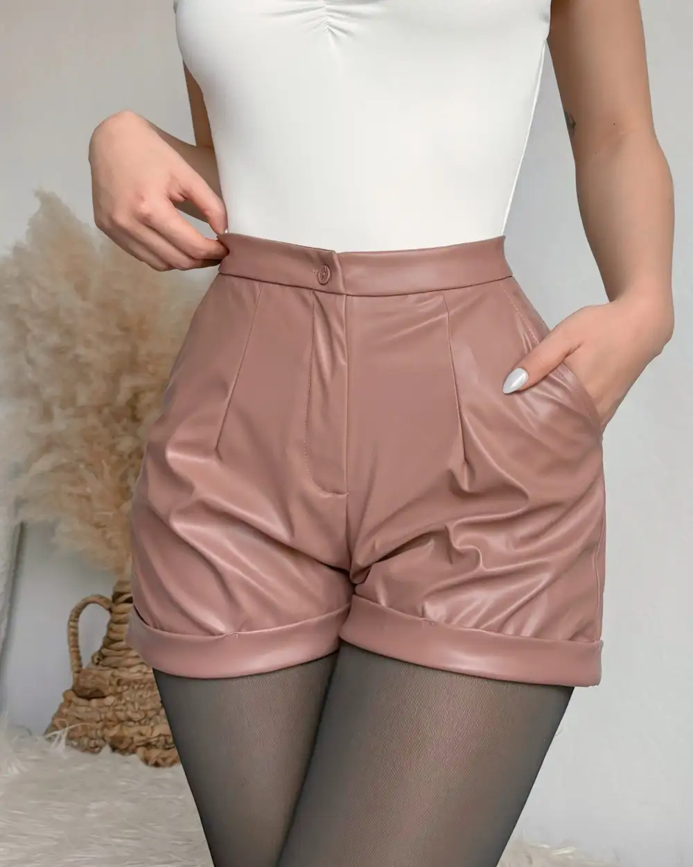 RENE PLEATHER SHORTS (LIGHT BROWN)