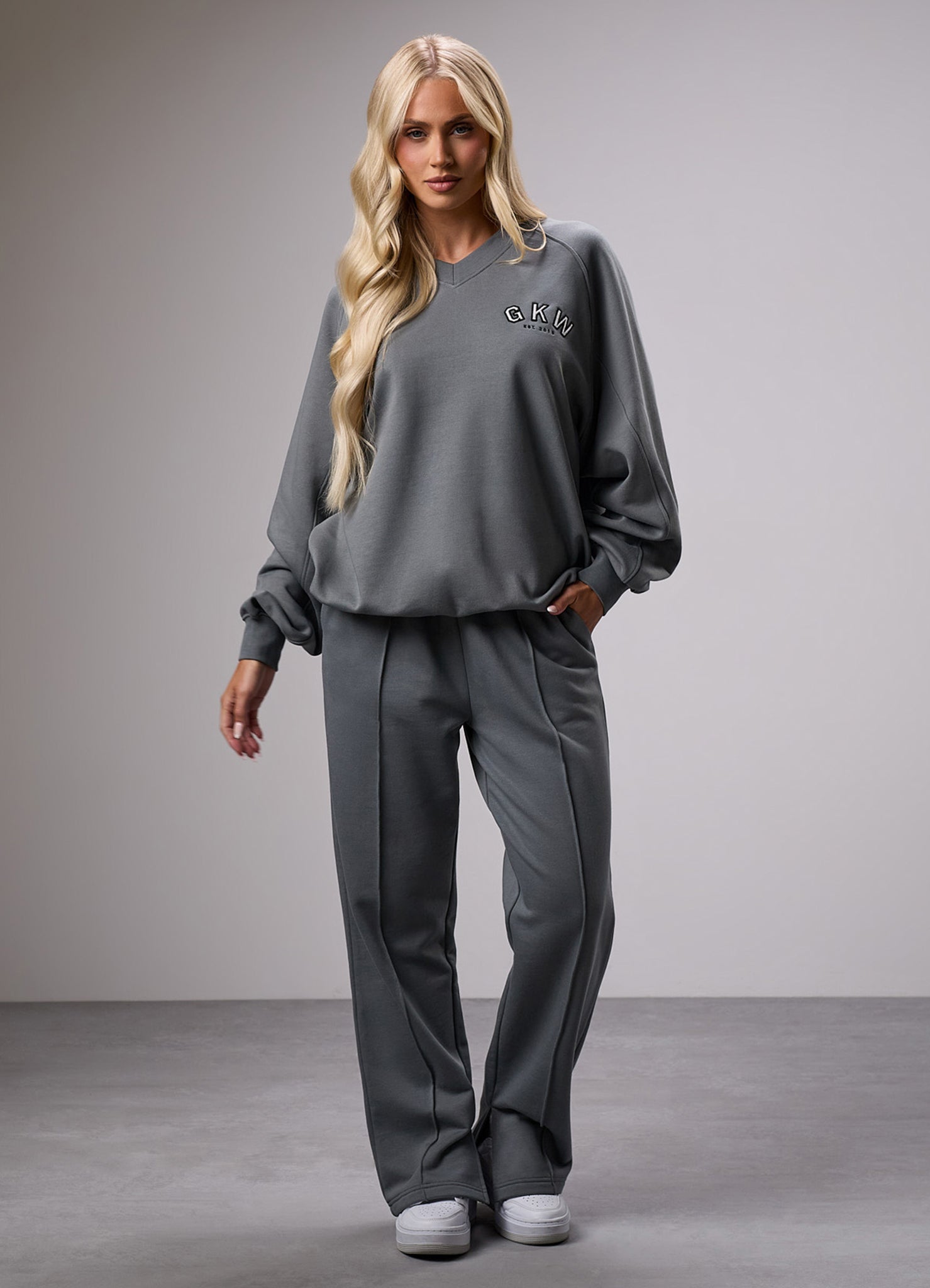 GKW Sports Luxe V Neck Crew - Dark Sage