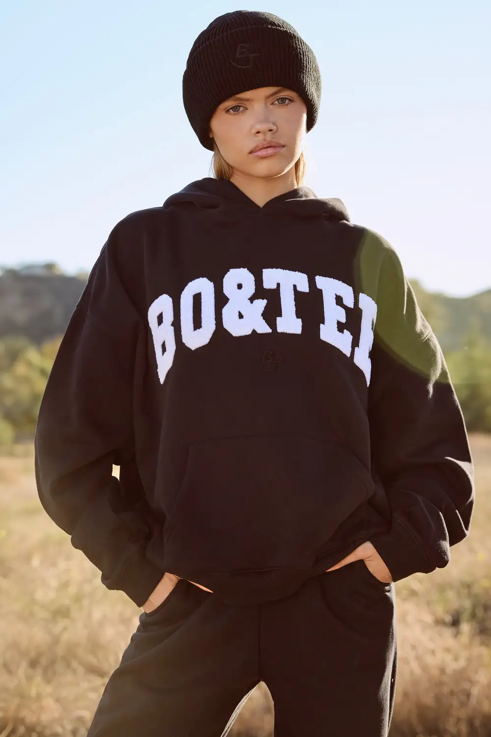 Hero - Oversized Hooded Sweatshirt in Black