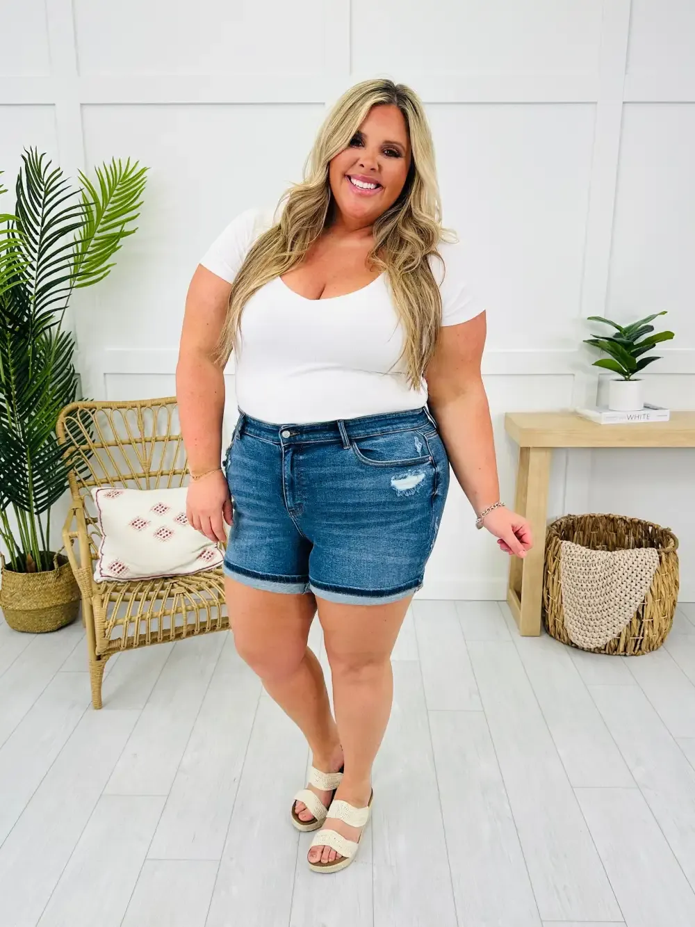 Judy Blue Sunshine Awaits Mid Rise Shorts