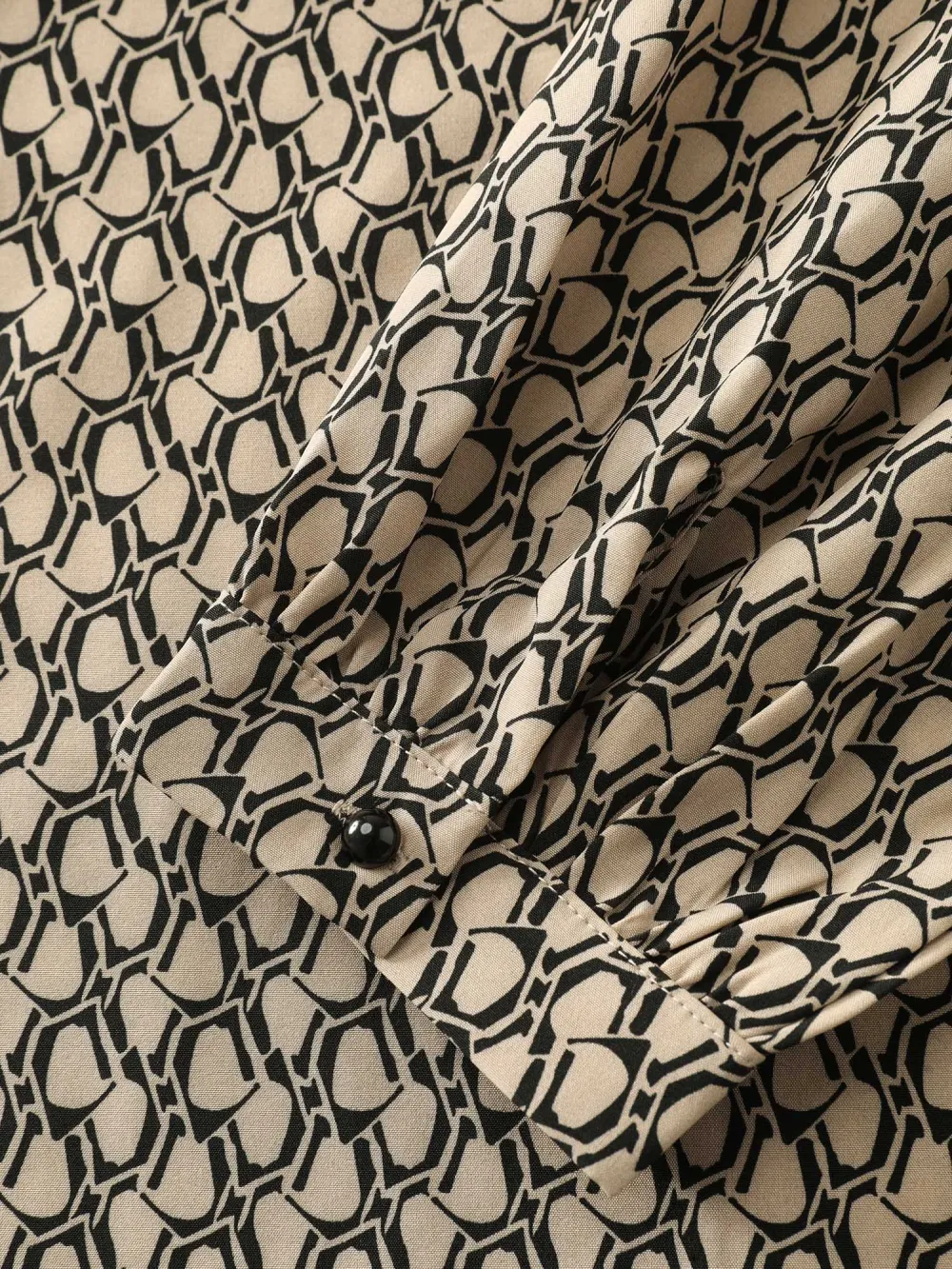 Retro Geometric Print Metallic Detail Blouse