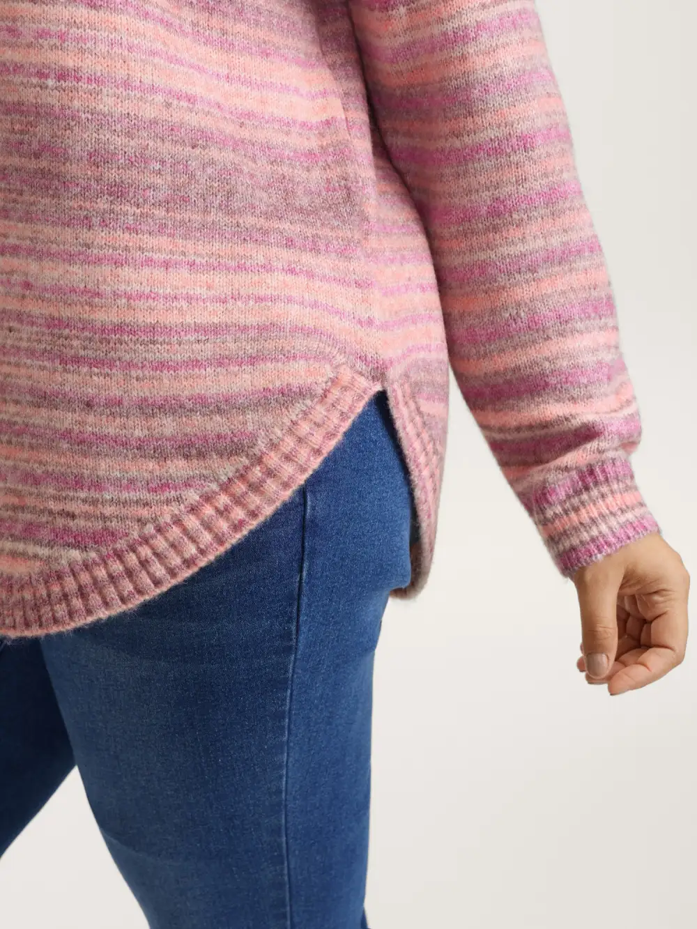 Ribbed Texture Curvy Hem V-Neck Pullover