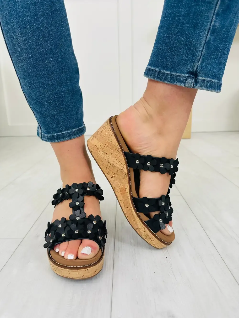 Blossom Steps Wedges In Black