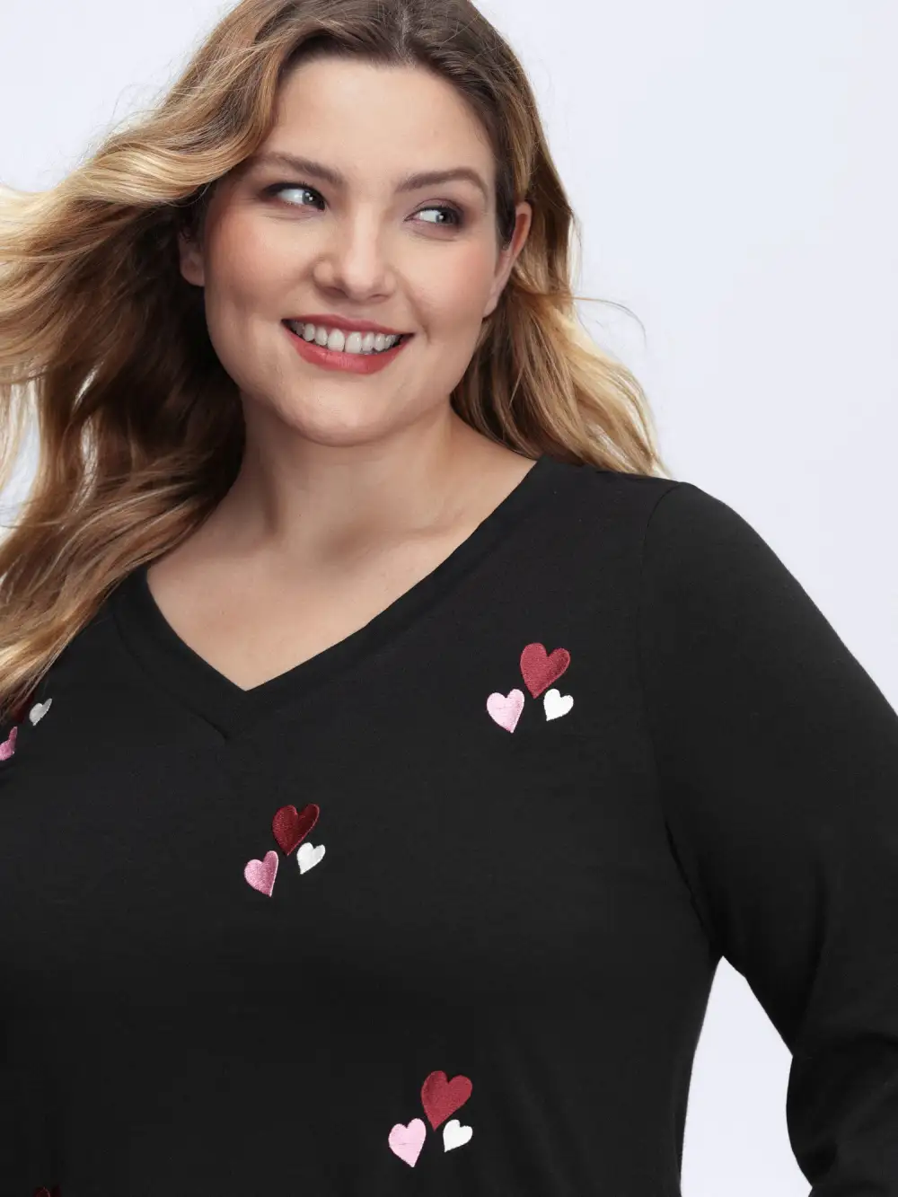 Stretchy Heart Embroidered V-Neck Knit T-Shirt