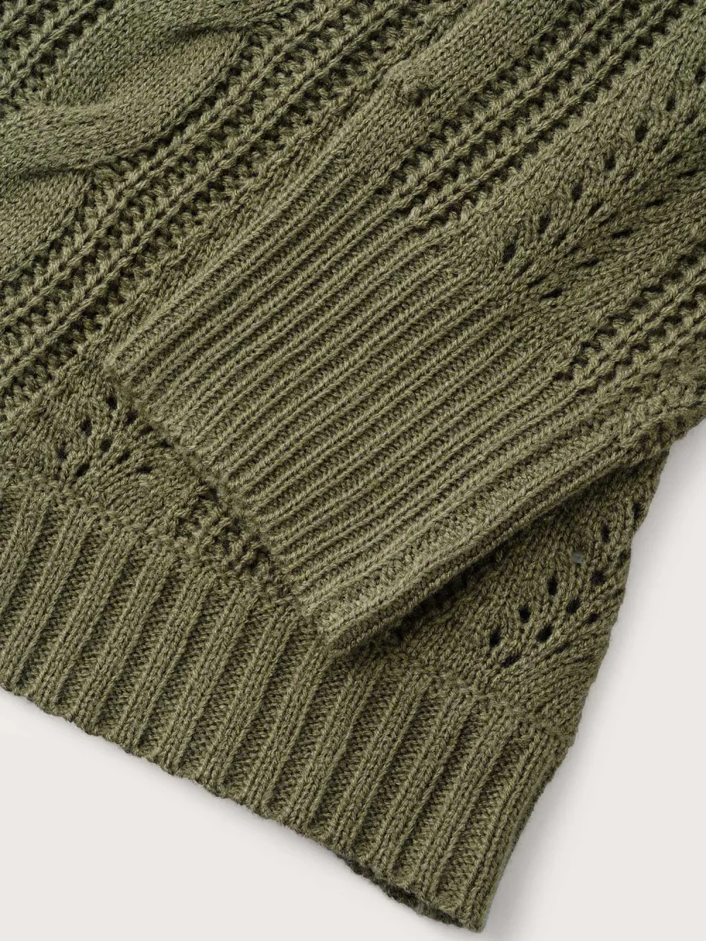 Solid Round Neck Cable Knit Pullover