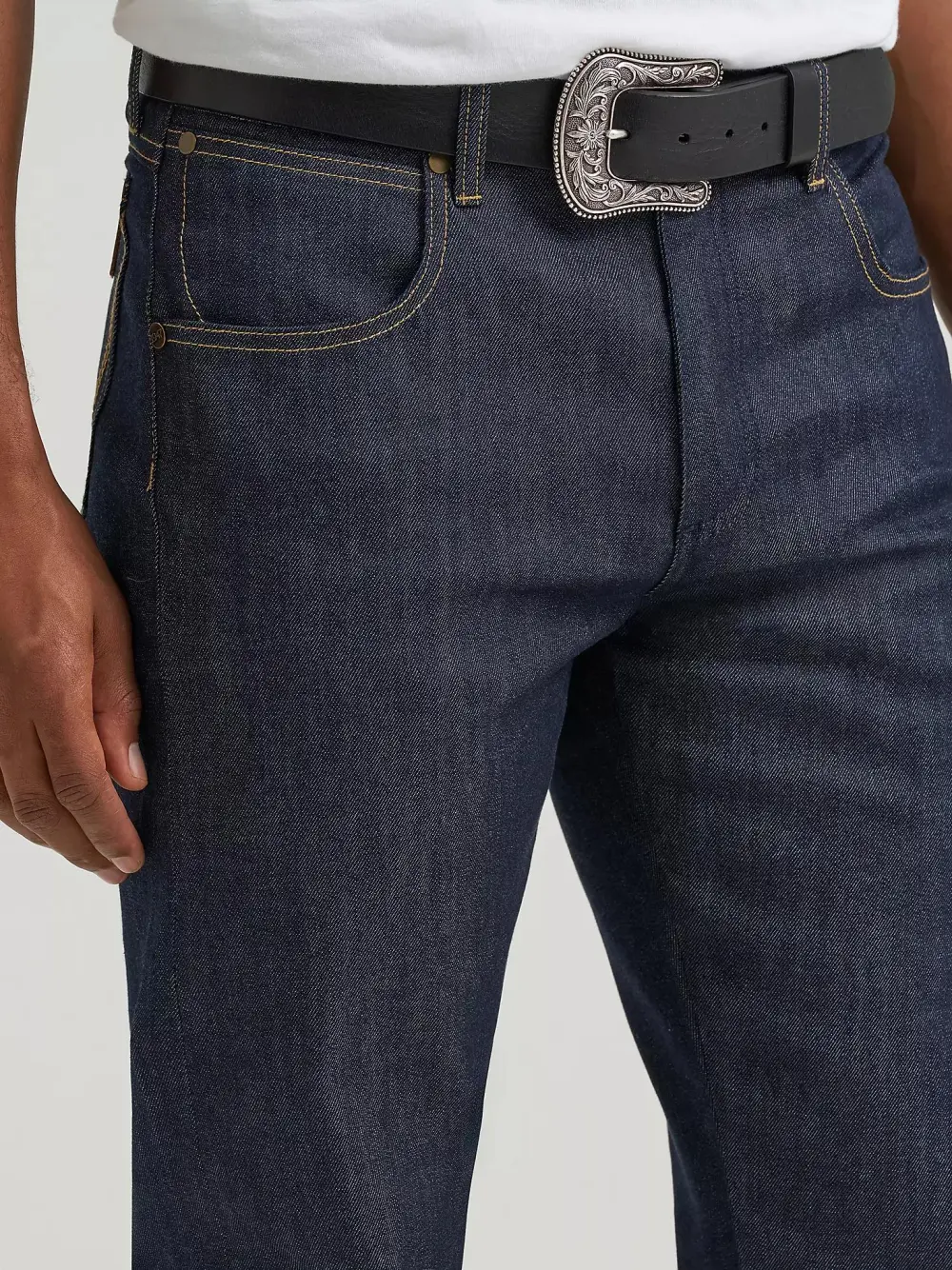 WRANGLER RETRO SLIM FIT STRAIGHT SELVEDGE STRETCH JEAN IN RAW INDIGO