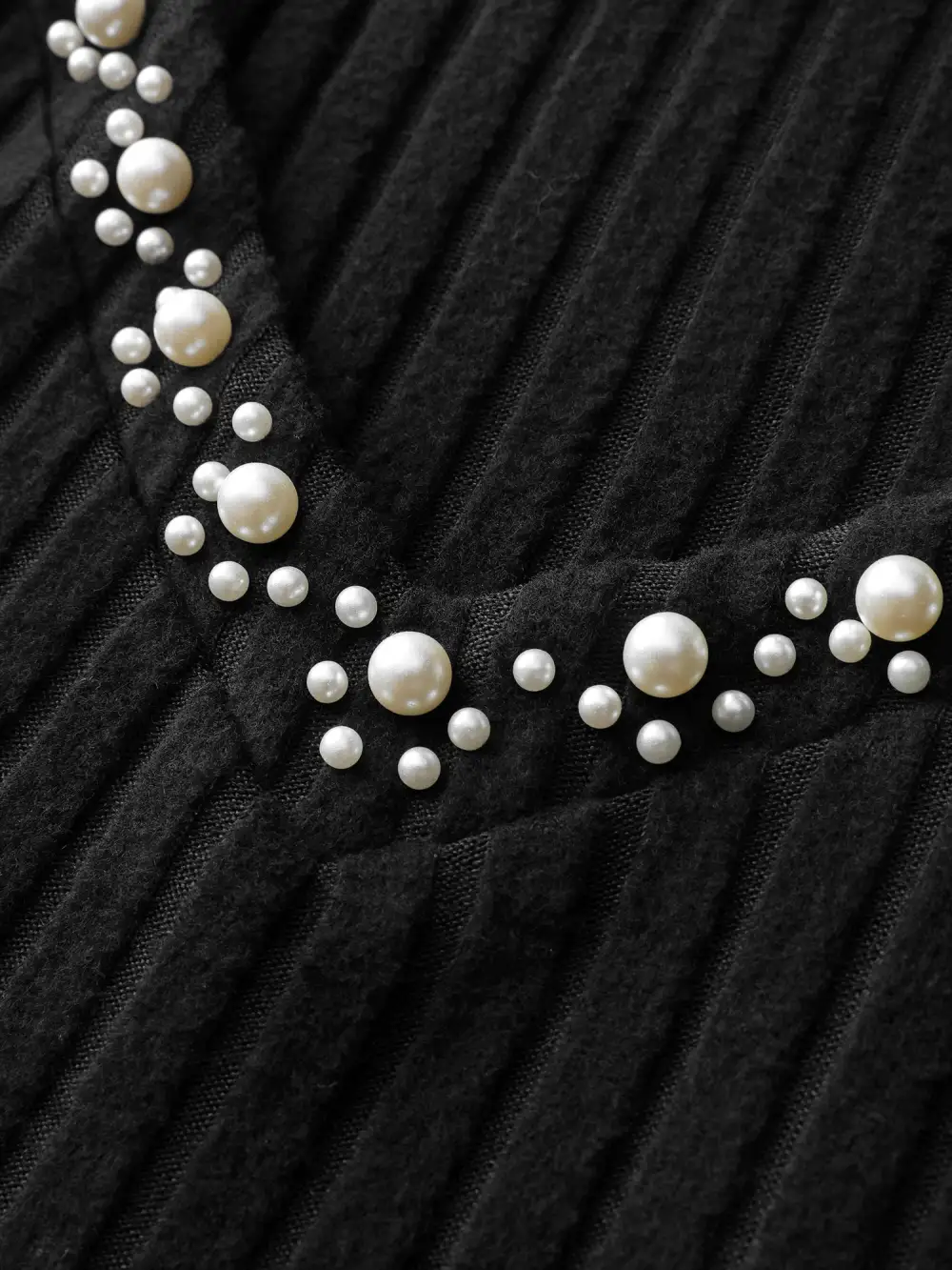 Bubble Beads Neck Cut-Out T-Shirt