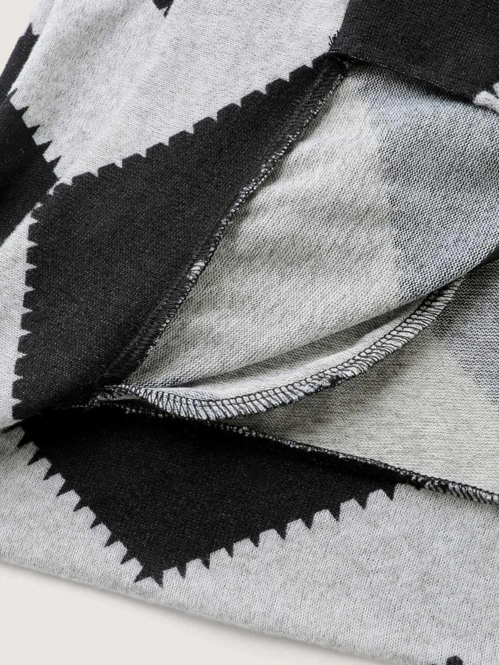 Wavy Stripe Skull Embroidery Zipper Hoodie