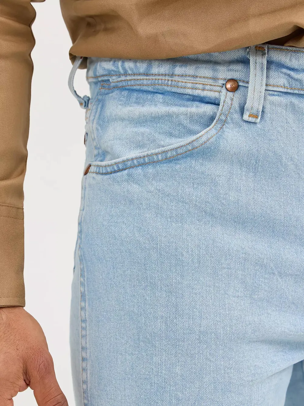 WRANGLER COWBOY CUT SLIM FIT ACTIVE FLEX JEANS IN BLEACH