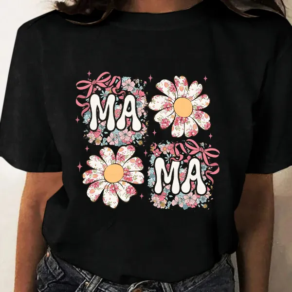 Mama, Casual T-Shirt With Daisy Flower Pattern With Pink And White Details.