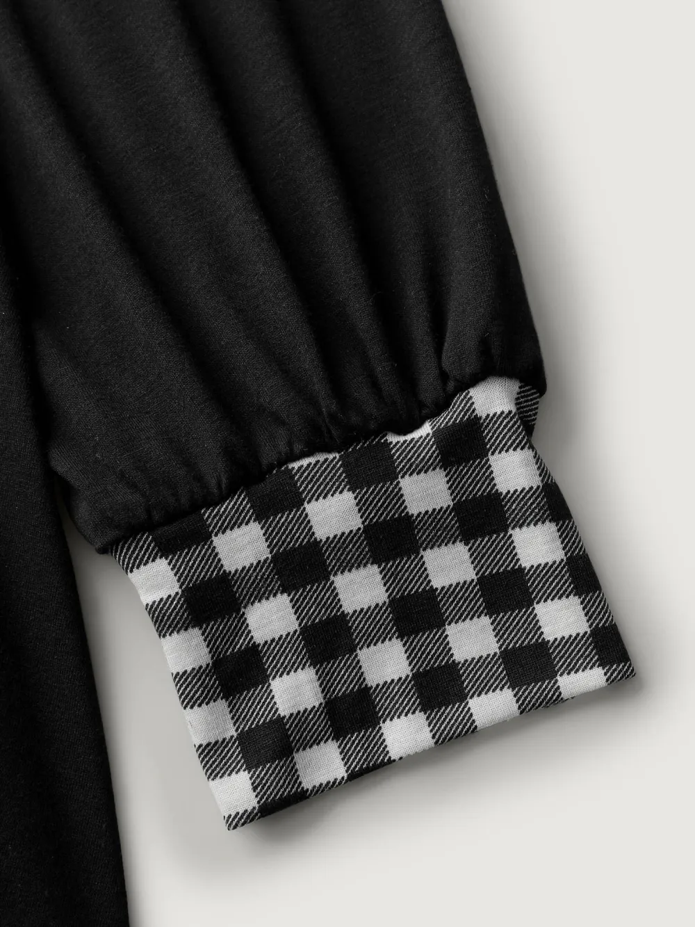 Stretchy Checkered Asymmetrical Hem T-Shirt